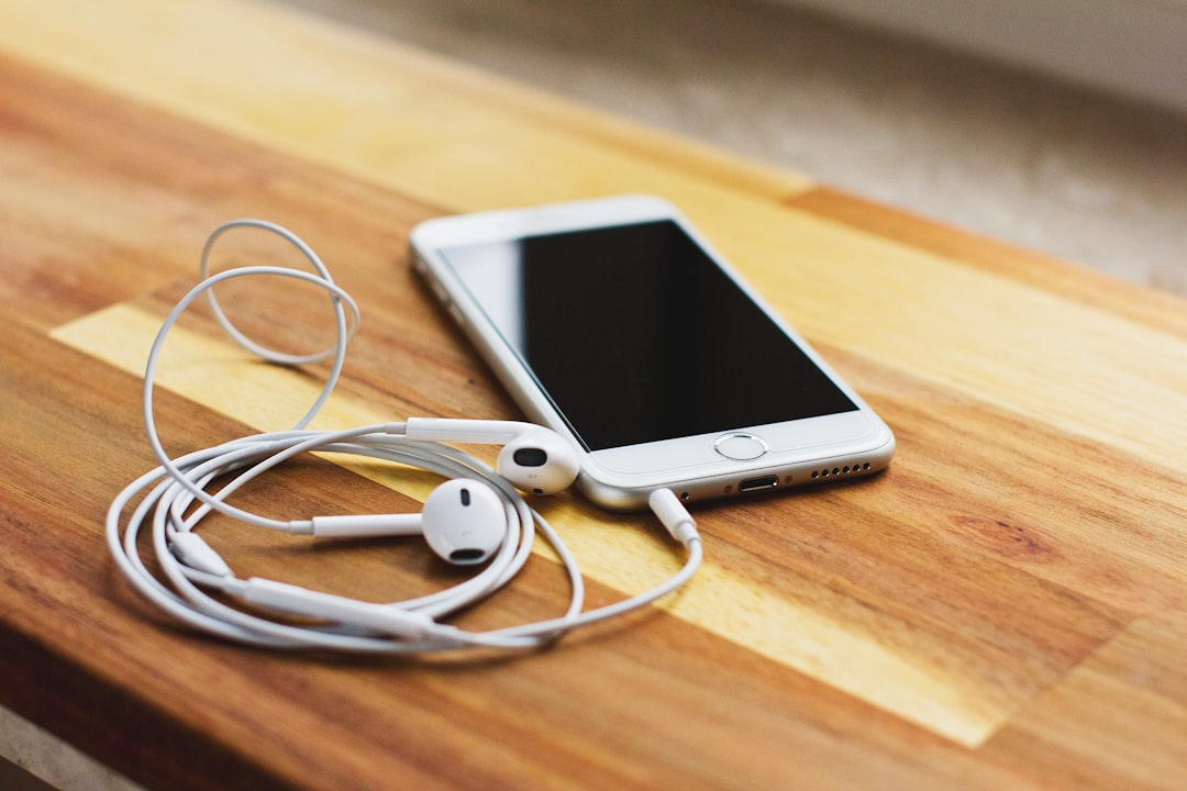 Photo White earbuds: Technology, Music